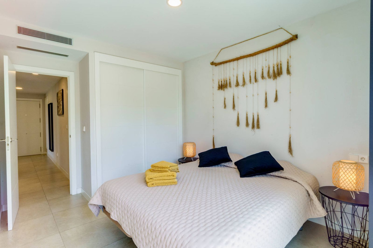 2 Bedroom Apartment in Estepona - Photo 21