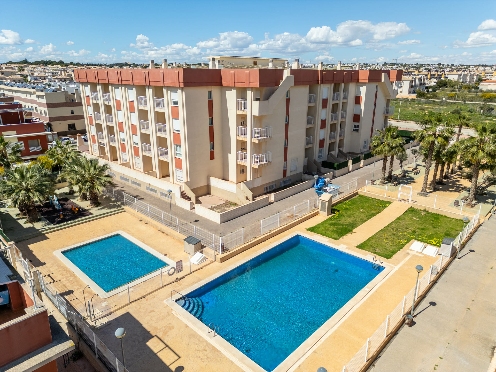 2-bedroom apartment with pool in Alicante, Spain – Photo 1