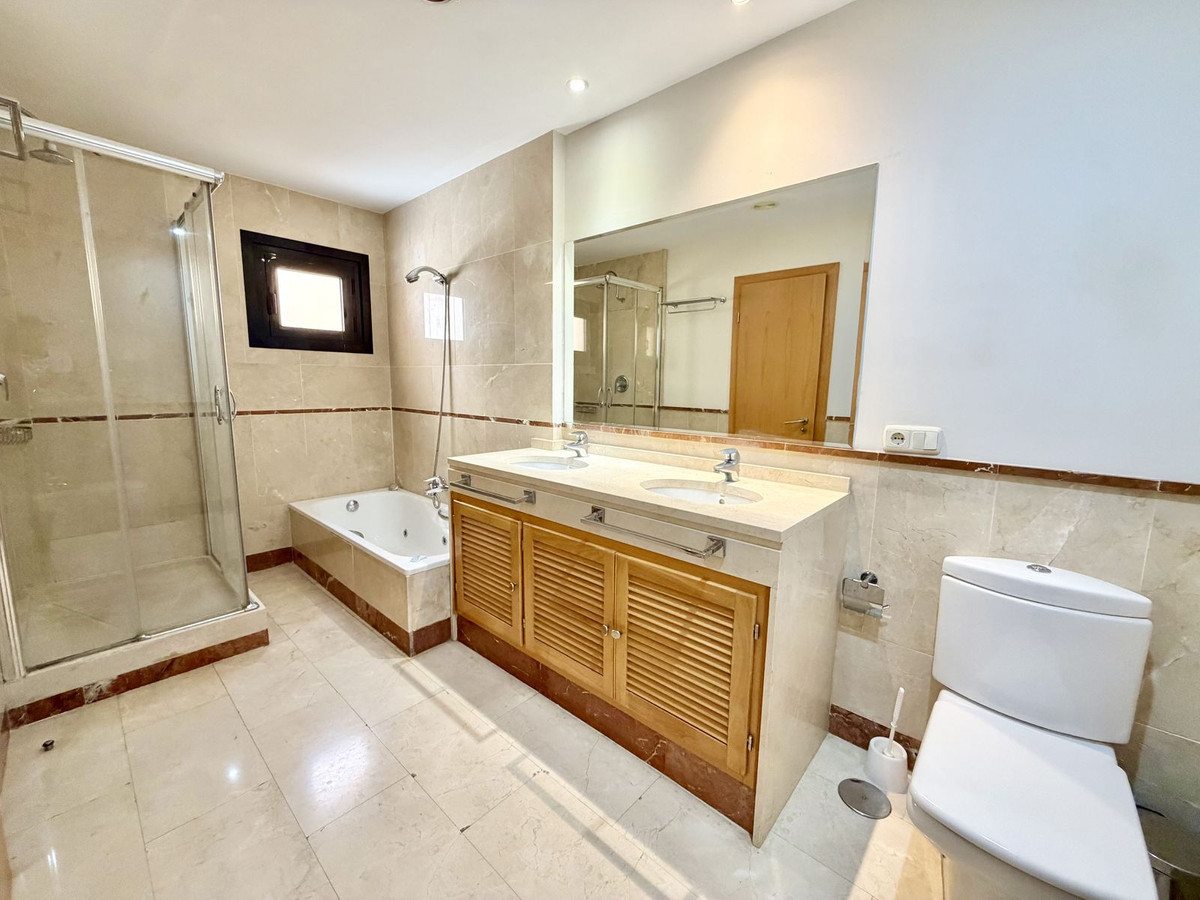 2 Bedroom Apartment in Marbella - Photo 21