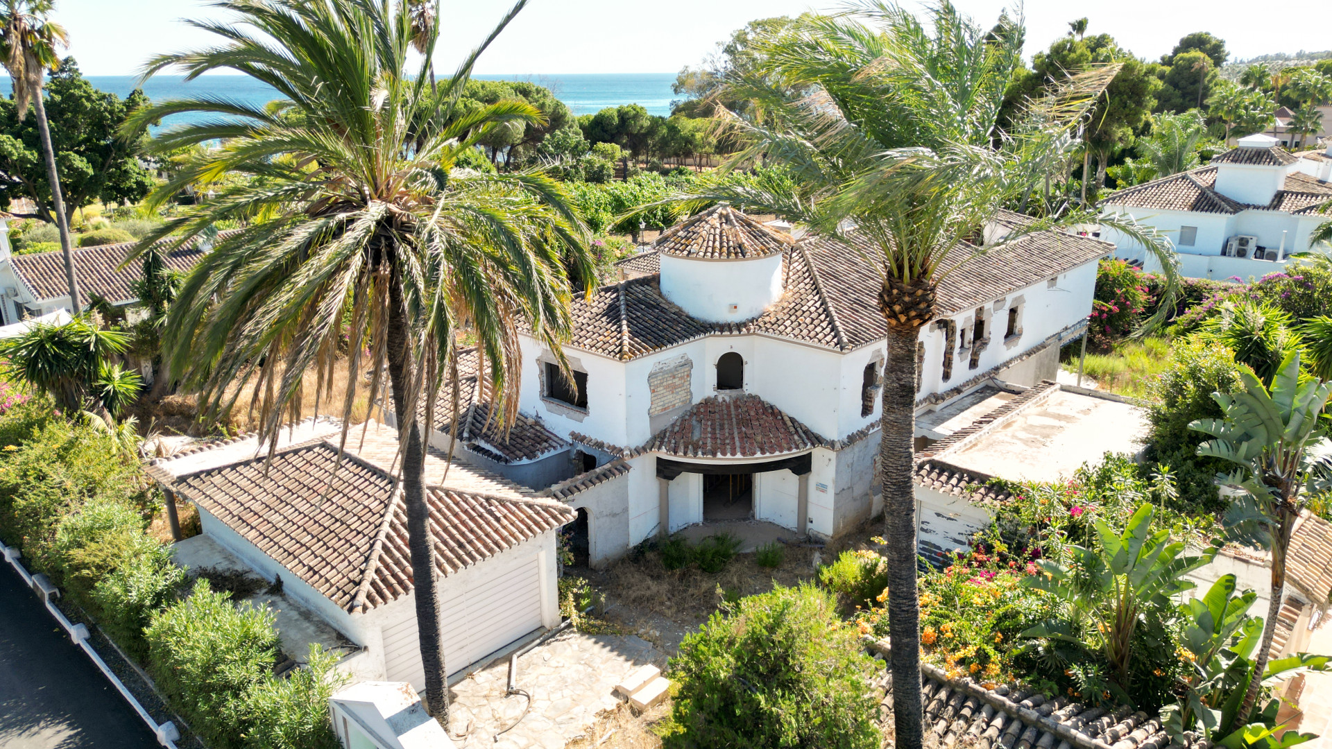 5 Bedroom Villa in Estepona - Photo 2