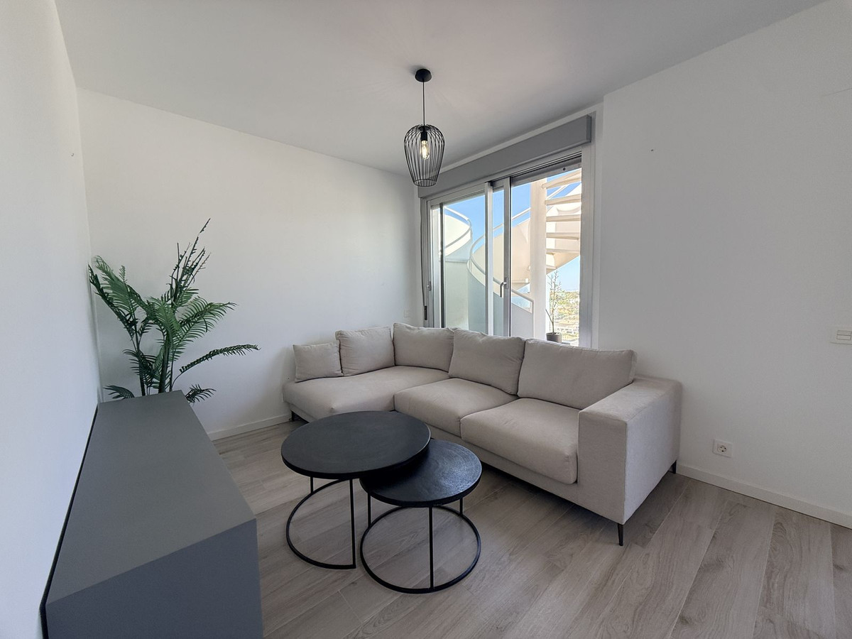2 Bedroom Penthouse in Estepona - Photo 8