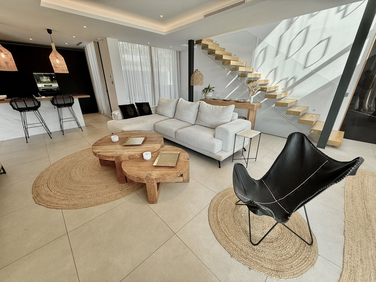 4 Bedroom Villa in Estepona - Photo 22