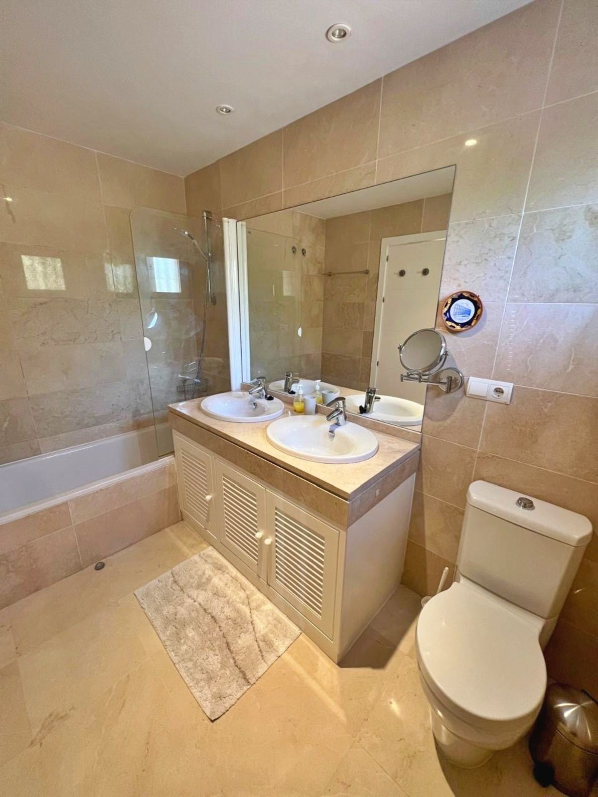 3 Bedroom Apartment in Benahavís - Photo 26