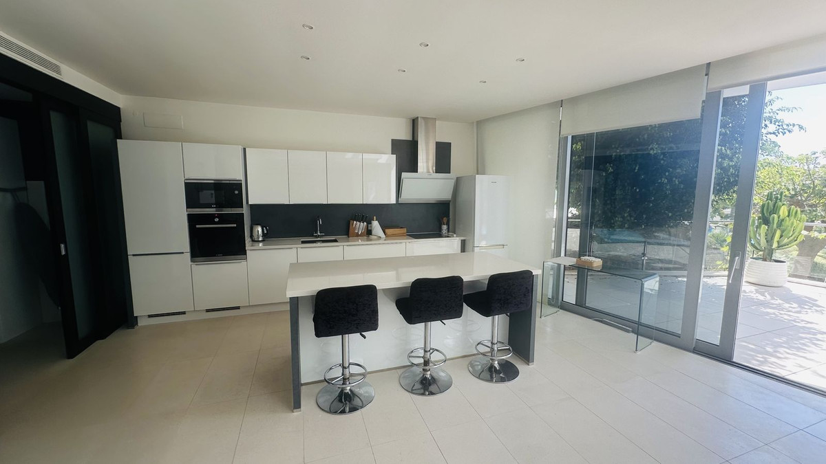 5 Bedroom Villa in Marbella - Photo 17
