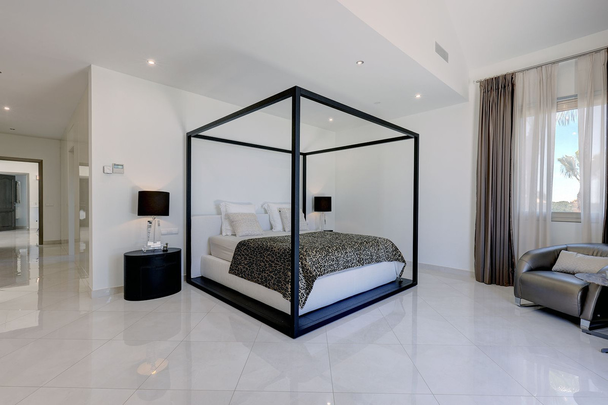 5 Bedroom Villa in Sotogrande - Photo 24