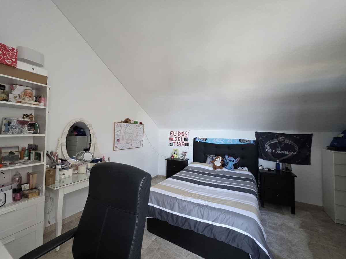 4 Bedroom Townhouse in Marbella - Photo 17