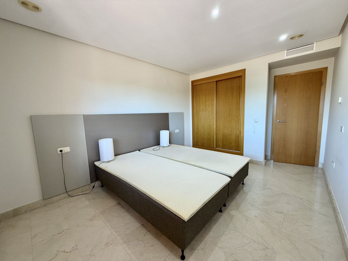 2 Bedroom Apartment in Marbella - Photo 25