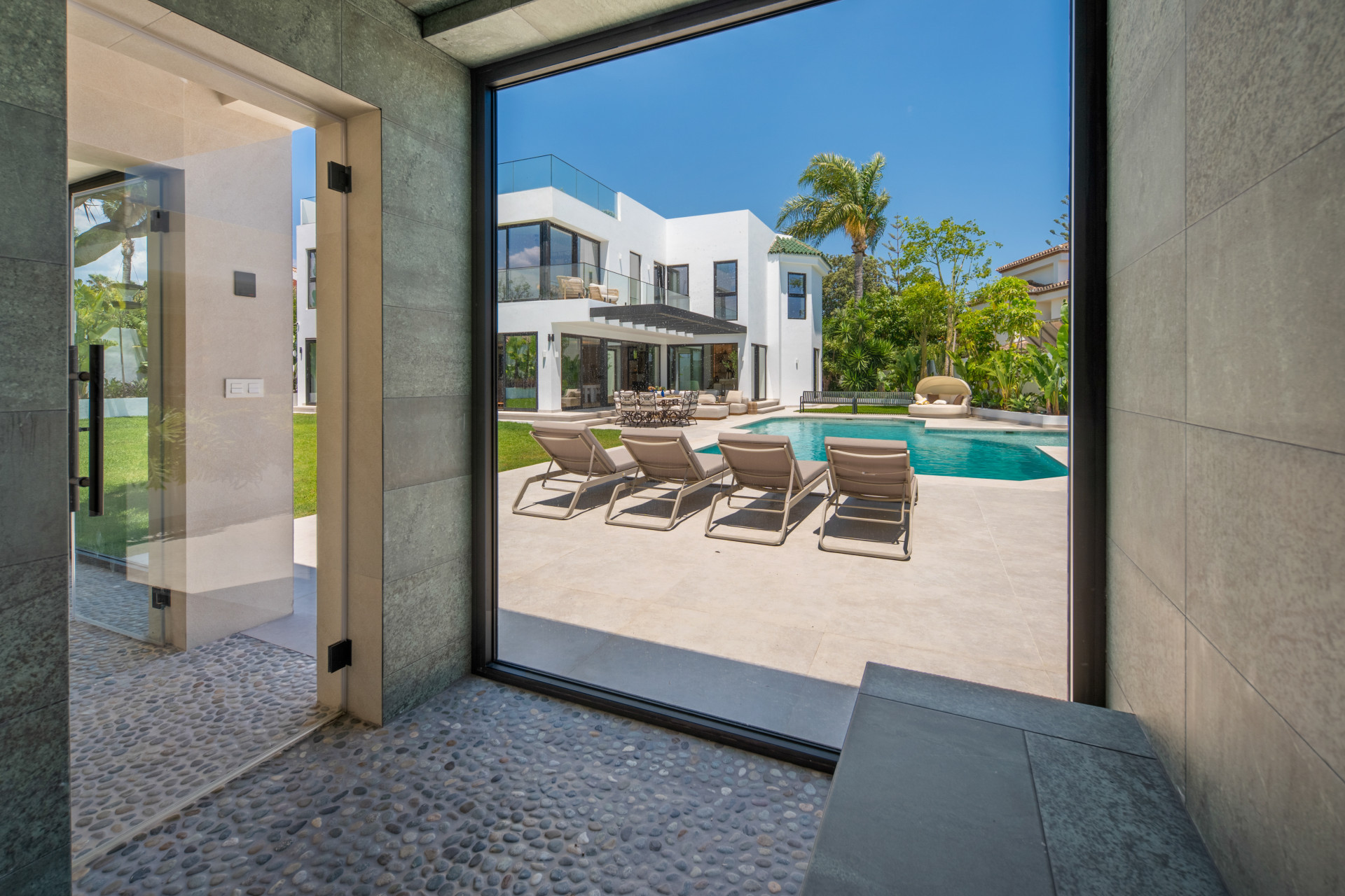 6 Bedroom Villa in Estepona - Photo 38