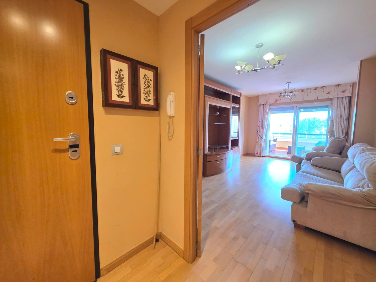 3 Bedroom Apartment in Estepona - Photo 13
