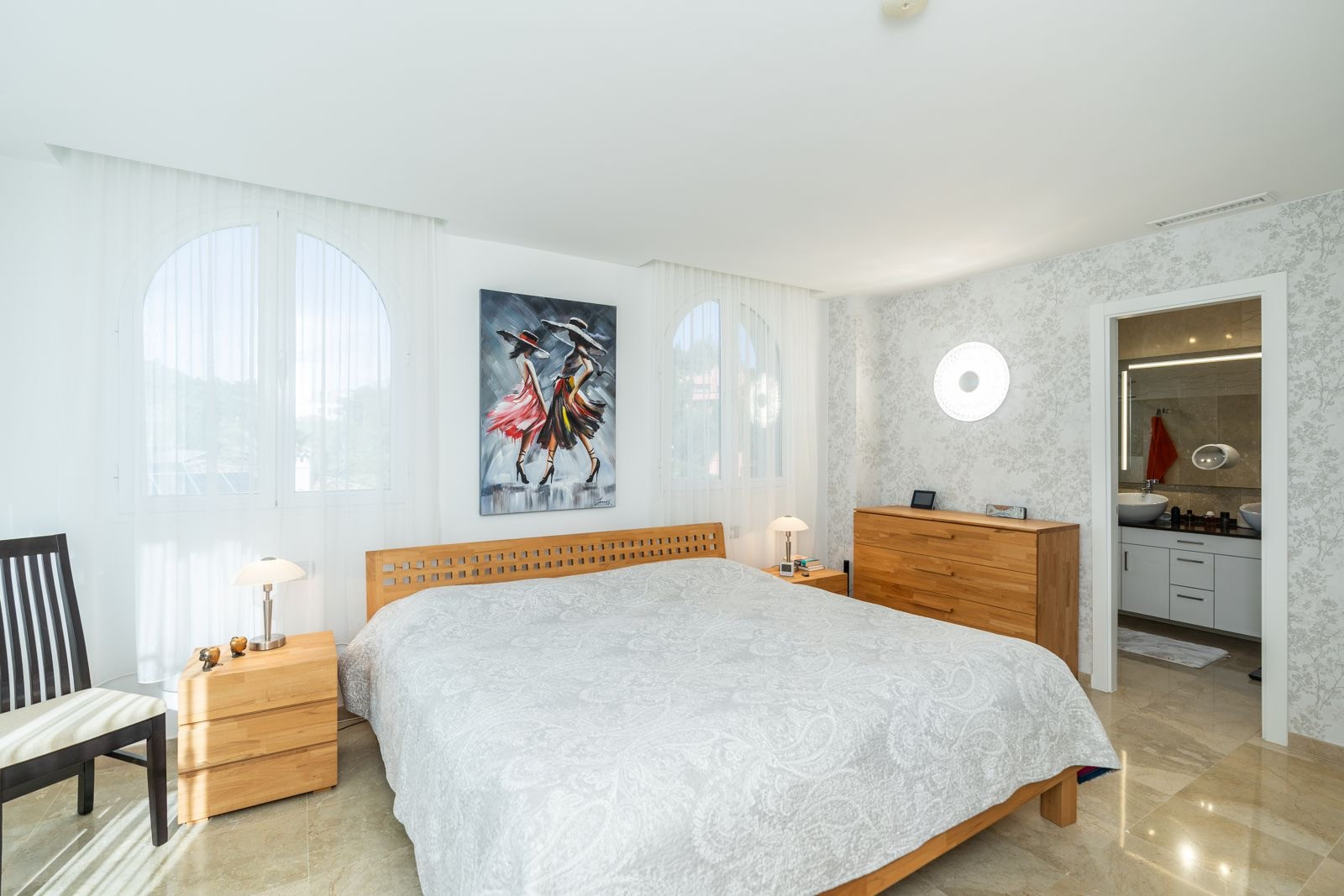 4 Bedroom Apartment in Benahavís - Photo 14