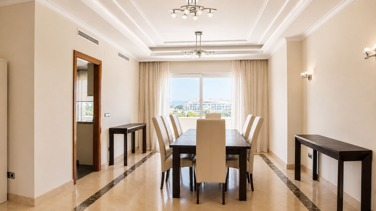 Piso de 4 dormitorios con piscina en Málaga – Foto 6