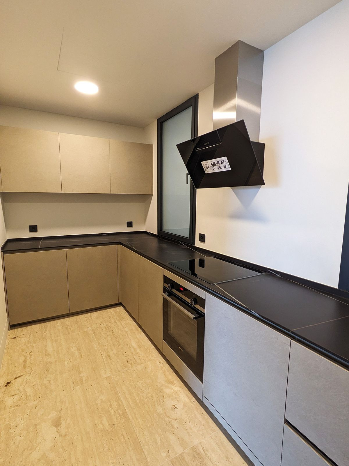 4 Bedroom Apartment in Estepona - Photo 12