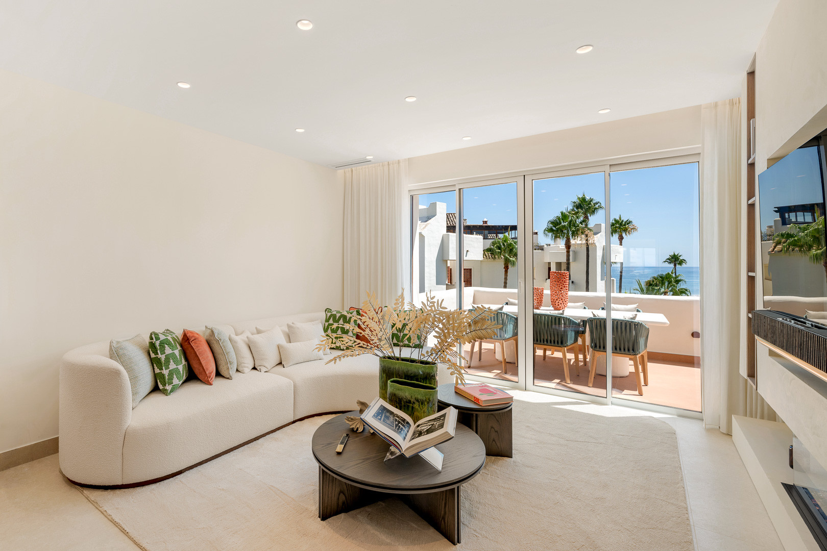3 Bedroom Penthouse in Estepona - Photo 3