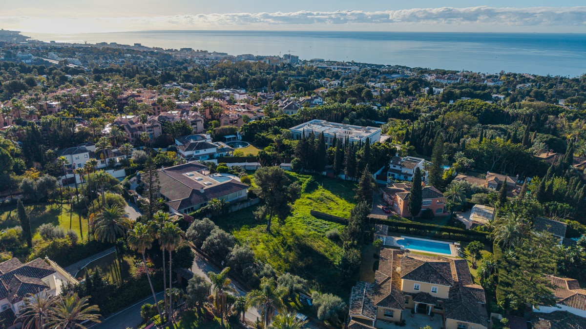 3,749 m² Plot in Marbella