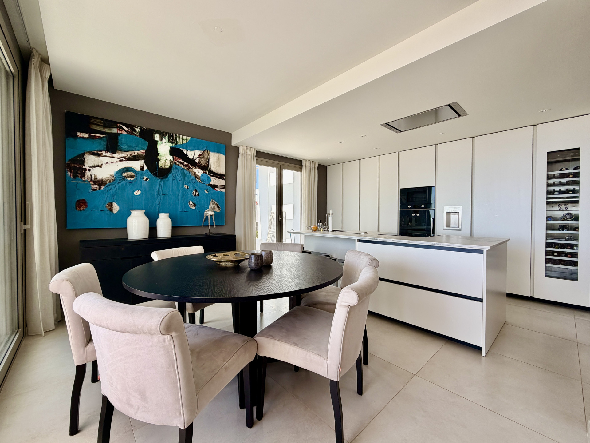3 Bedroom Apartment in Marbella - Photo 3
