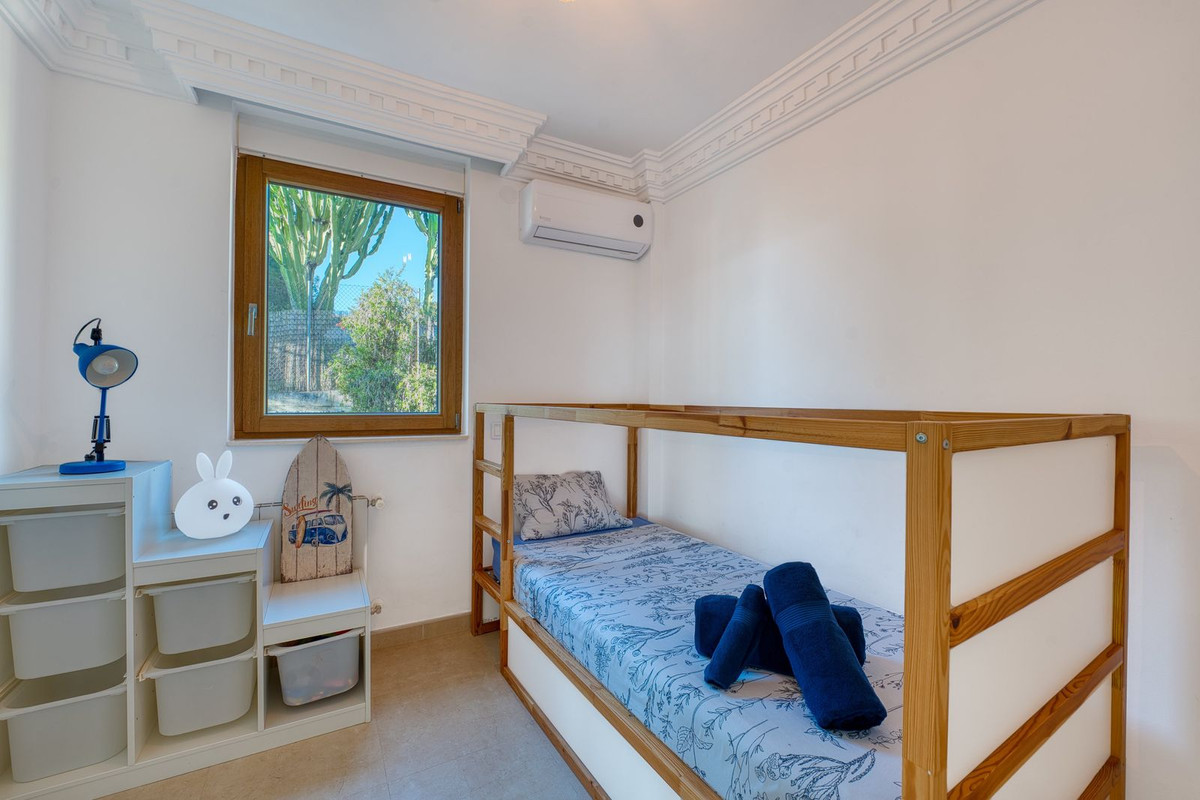 8 Bedroom Villa in Marbella - Photo 23