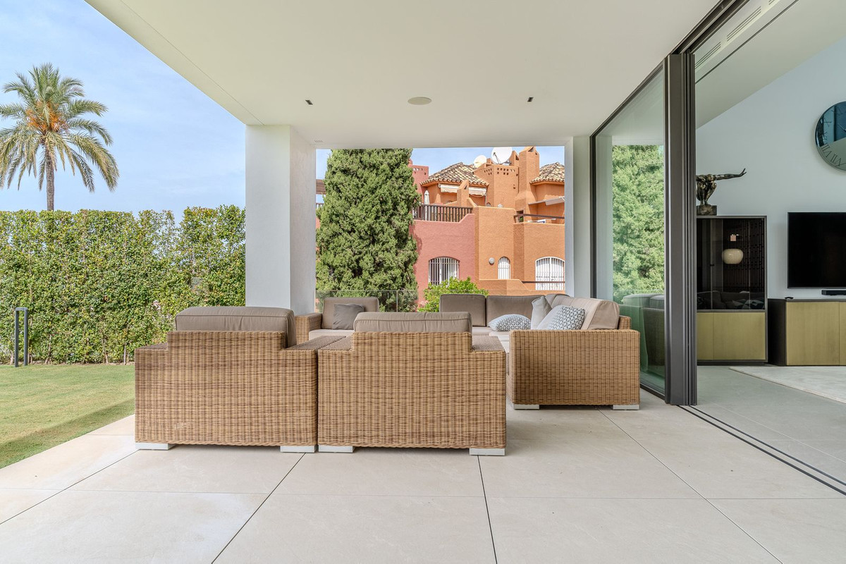 4 Bedroom Villa in Marbella - Photo 17
