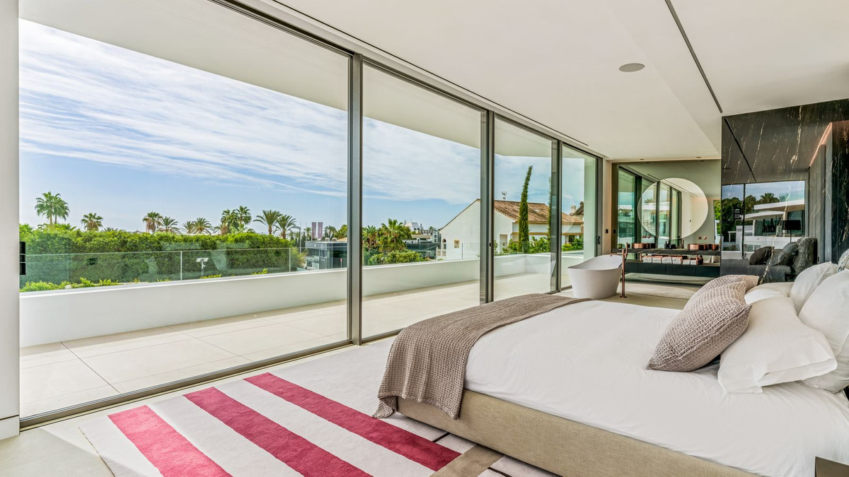 5 Bedroom Villa in Marbella - Photo 31