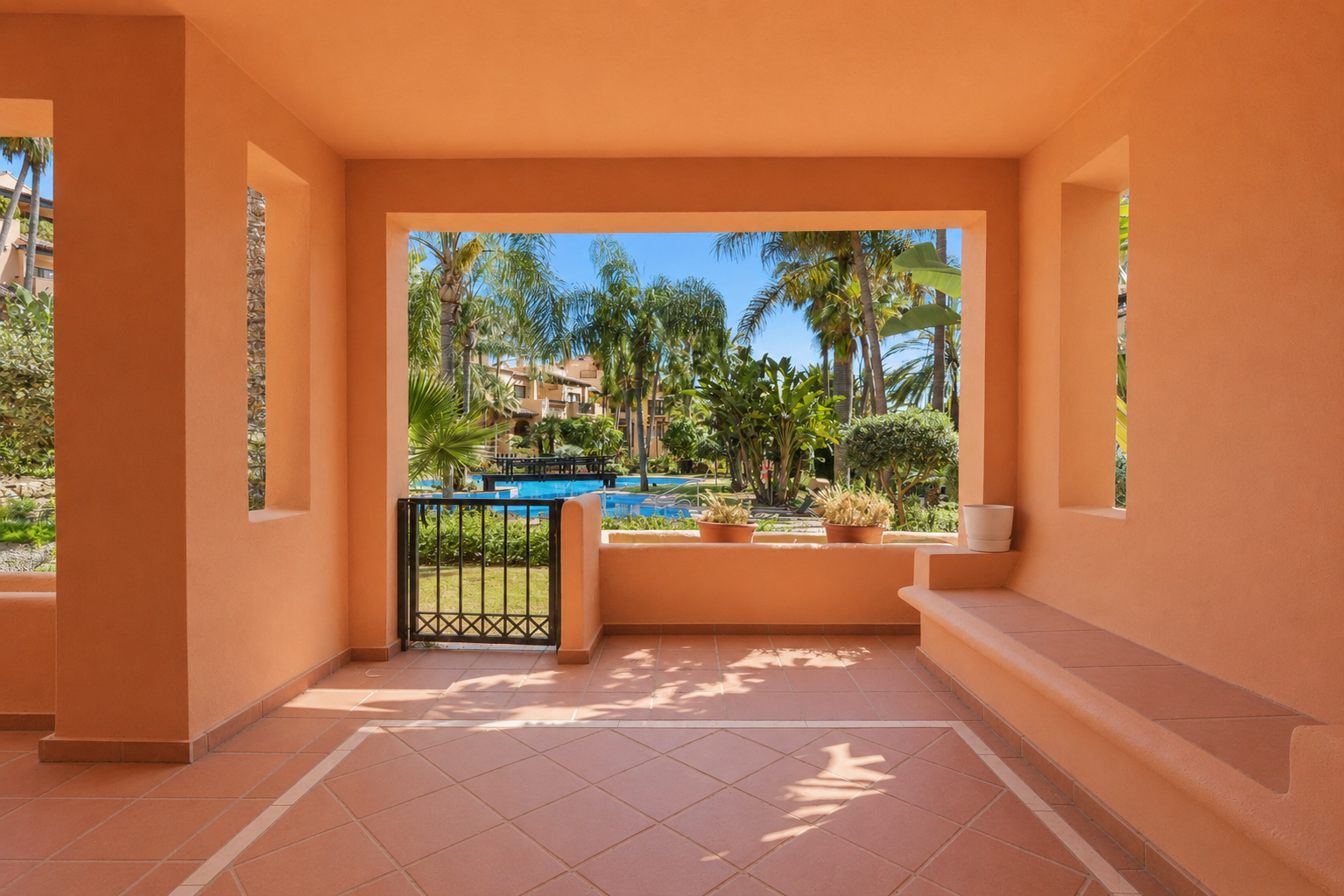 2 Bedroom Apartment in Estepona - Photo 8