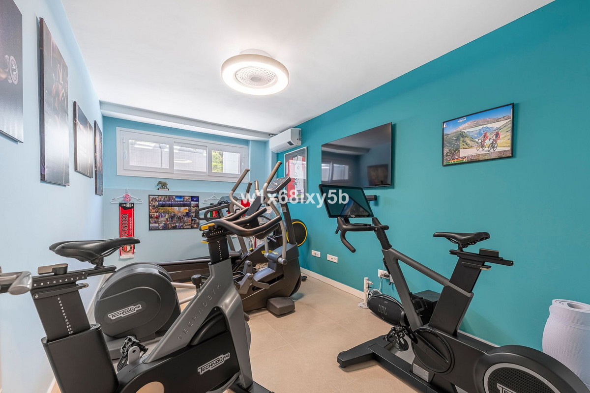 4 Bedroom Apartment in Benahavís - Photo 37