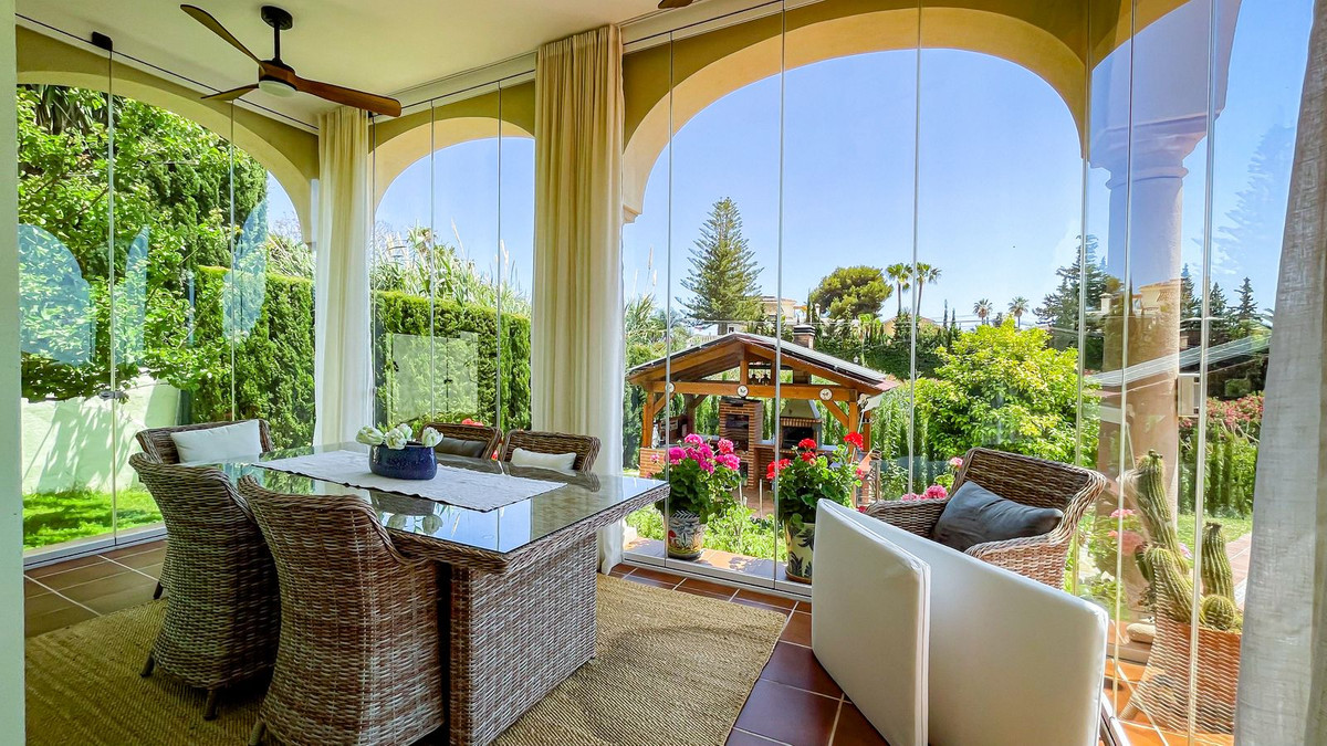 6 Bedroom Villa in Marbella - Photo 7