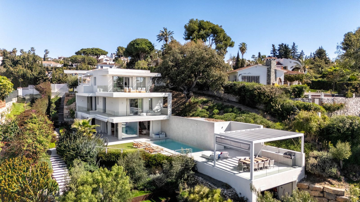 5 Bedroom Villa in Marbella - Photo 2