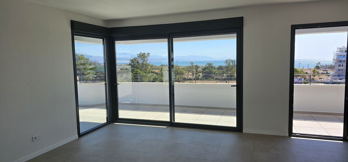4 Bedroom Penthouse in Torremolinos - Photo 4