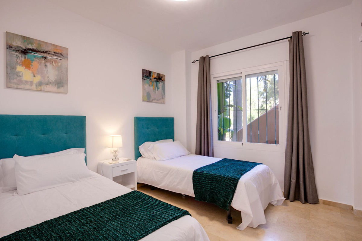 2 Bedroom Apartment in Estepona - Photo 11