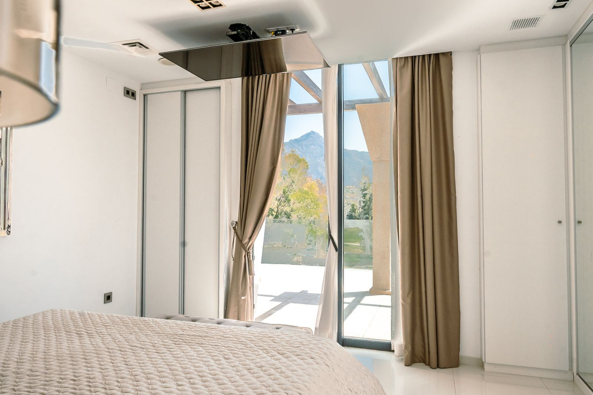 5 Bedroom Villa in Marbella - Photo 25