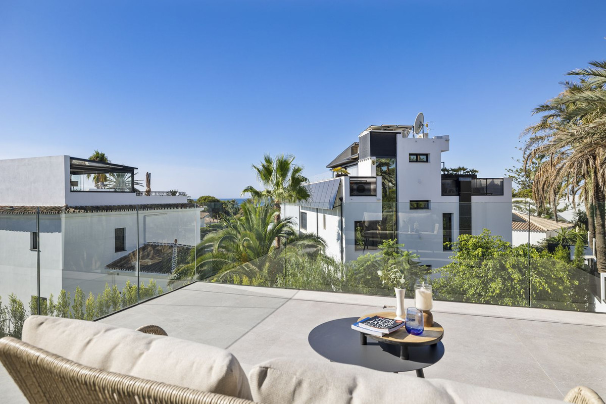 5 Bedroom Villa in Marbella - Photo 37