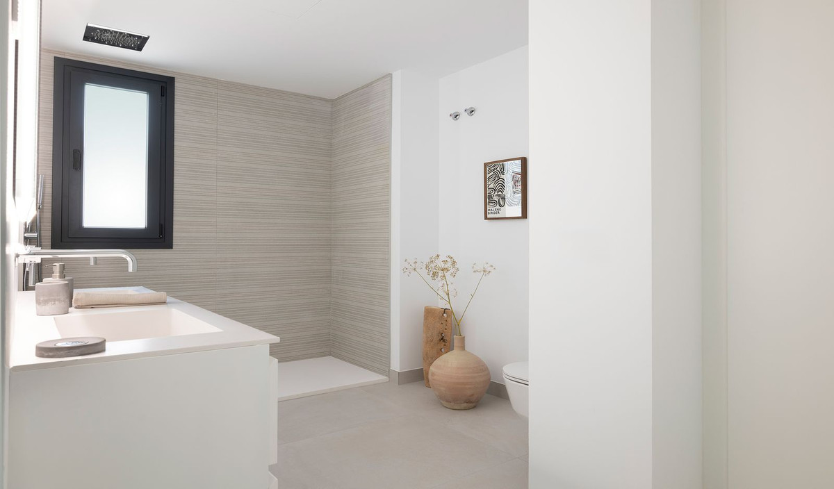 3 Bedroom Apartment in Marbella - Photo 9