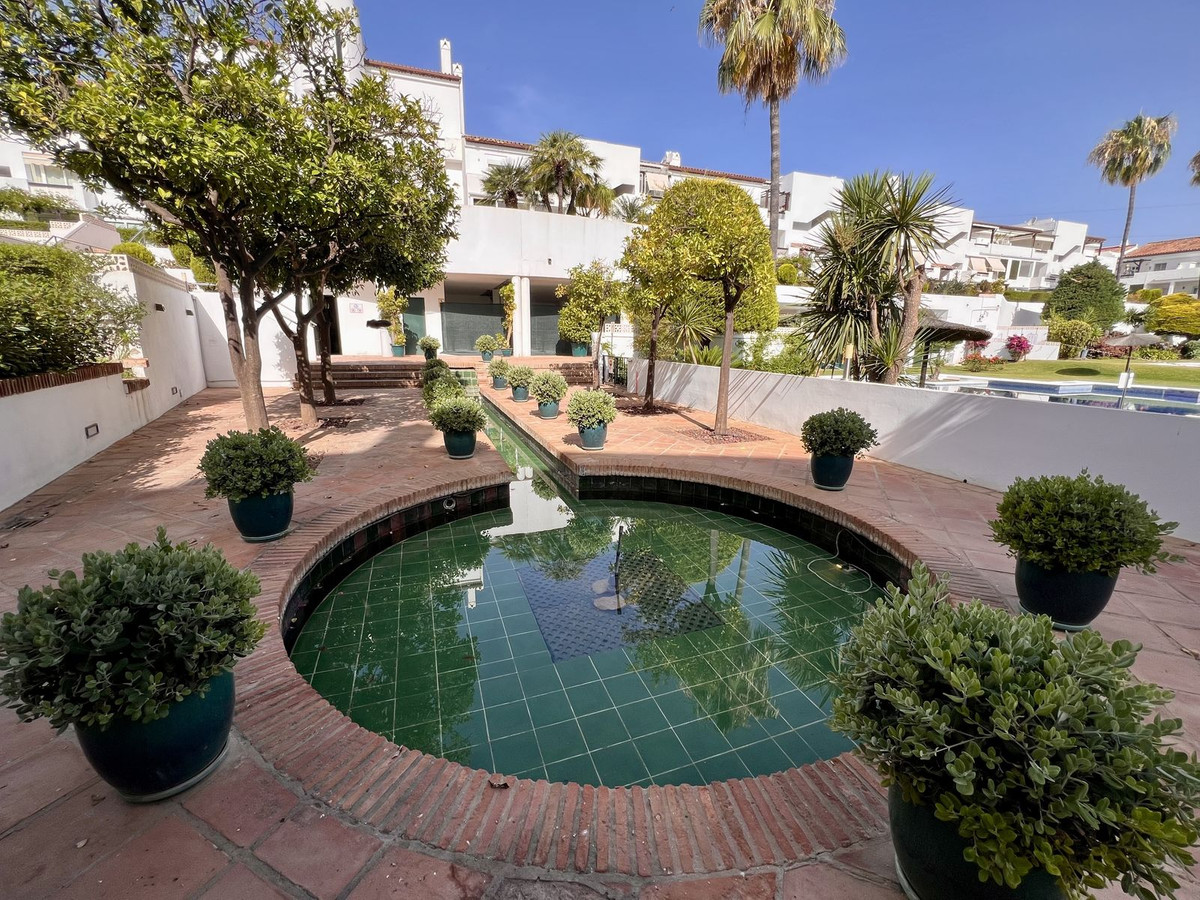 2 Bedroom Apartment in Estepona - Photo 39