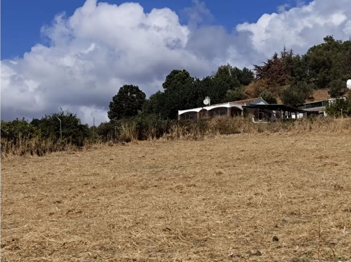 6,076 m² Plot in Estepona - Photo 3