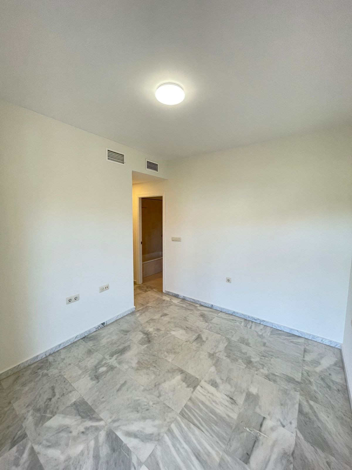 2 Bedroom Apartment in Mijas - Photo 4