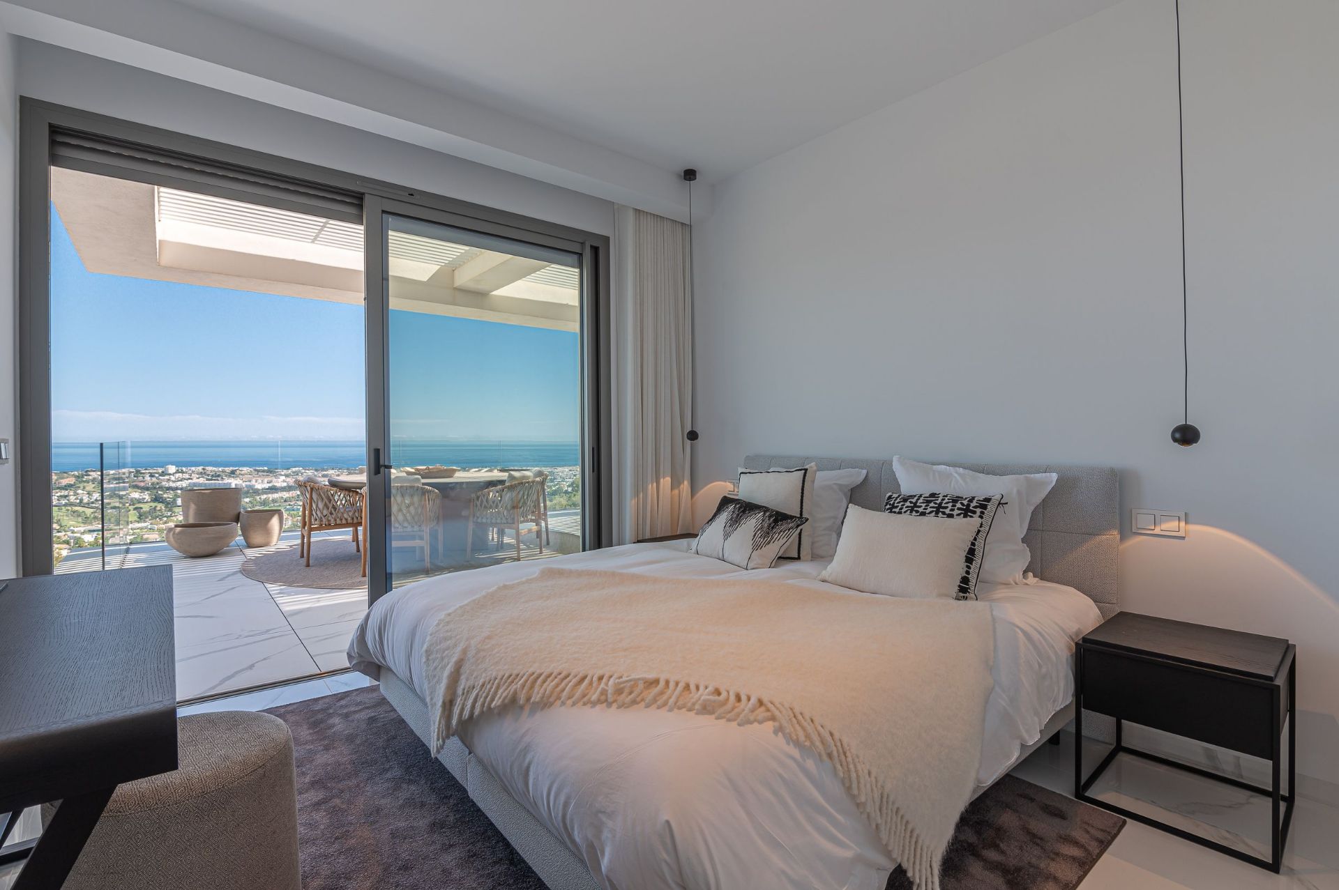 3 Bedroom Apartment in Benahavís - Photo 16