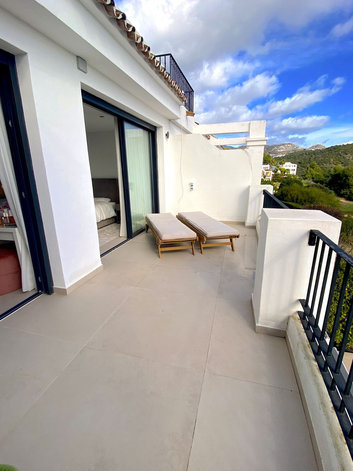 4 Bedroom Townhouse in Benahavís - Photo 27