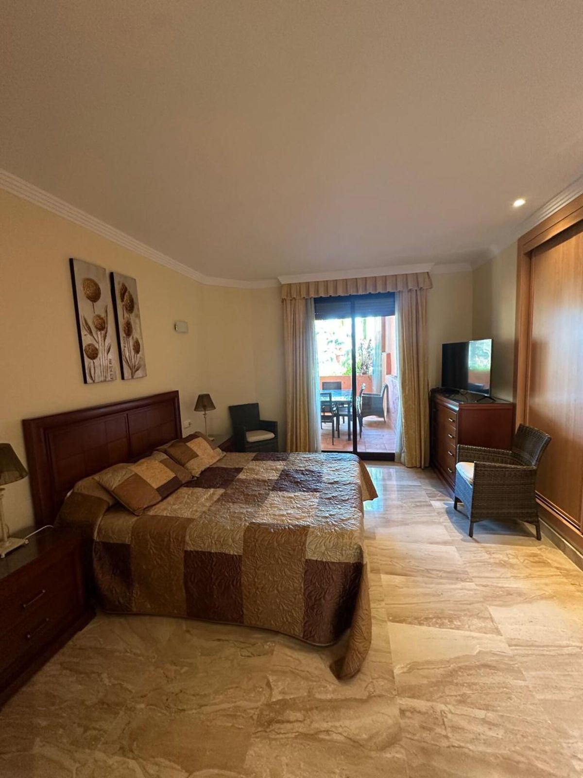 3 Bedroom Apartment in Estepona - Photo 16