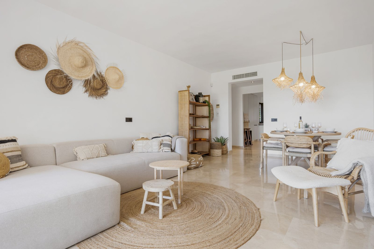 3-bedroom apartment with pool in Malaga, Spain – Photo 9