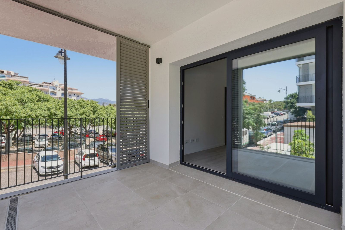 3 Bedroom Apartment in Estepona - Photo 16