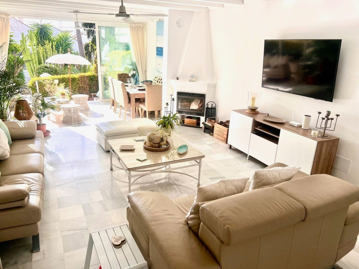 3 Bedroom Townhouse in Marbella - Photo 6