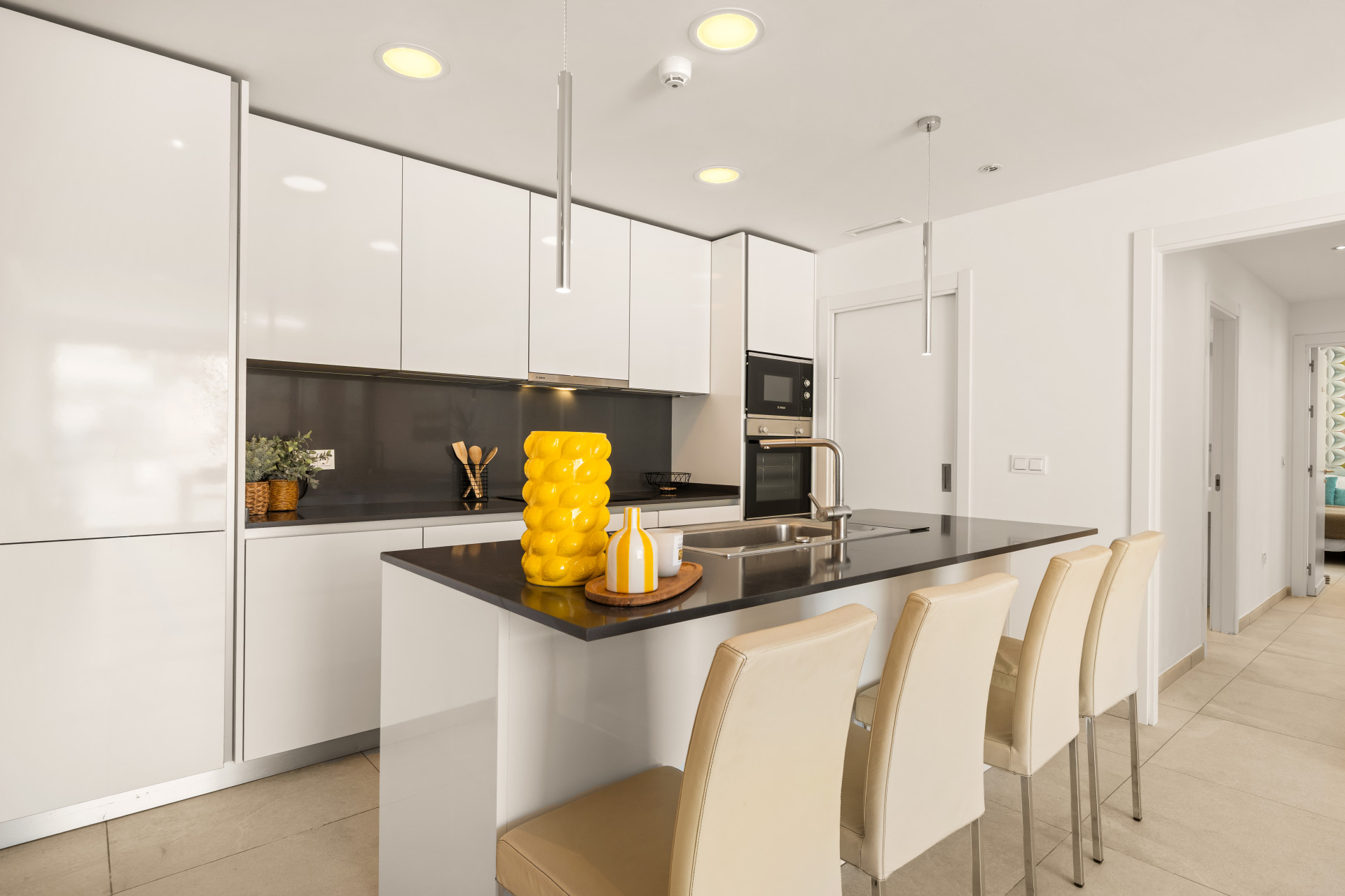 3 Bedroom Penthouse in Benahavís - Photo 6