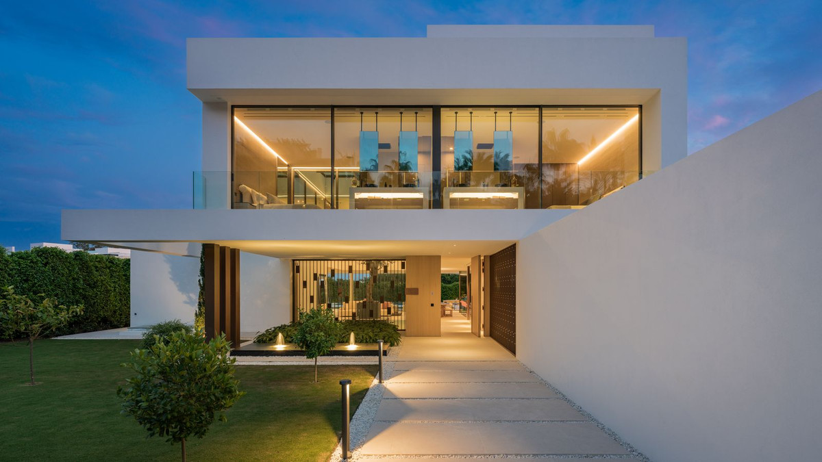 5 Bedroom Villa in Marbella - Photo 7