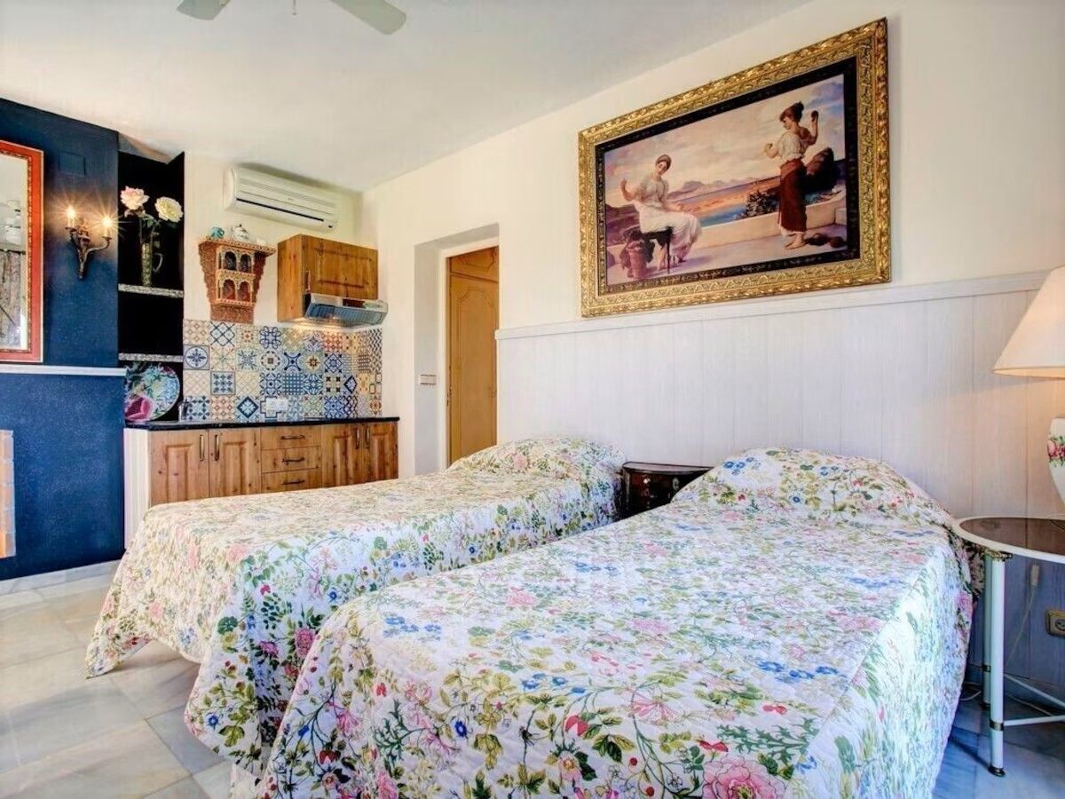 6 Bedroom Villa in Marbella - Photo 20