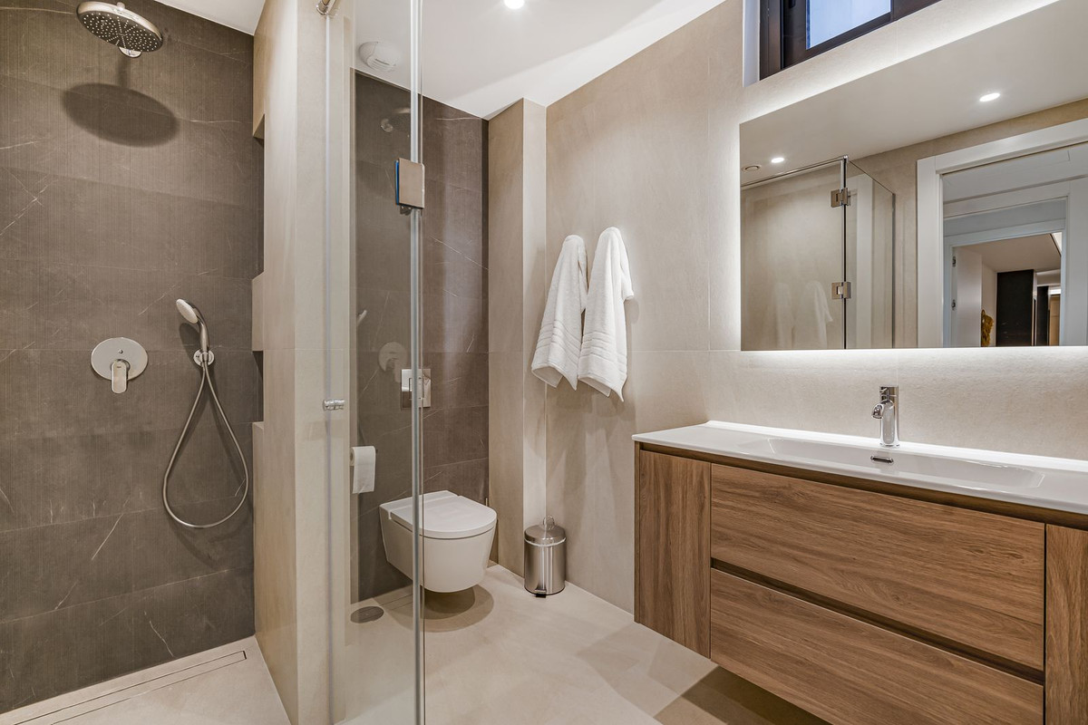 6 Bedroom Villa in Marbella - Photo 79