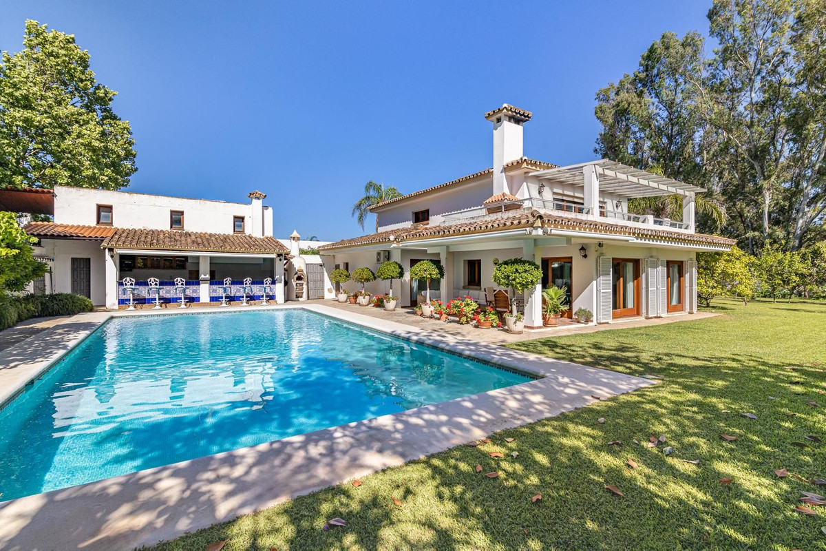 Villa in New Golden Mile