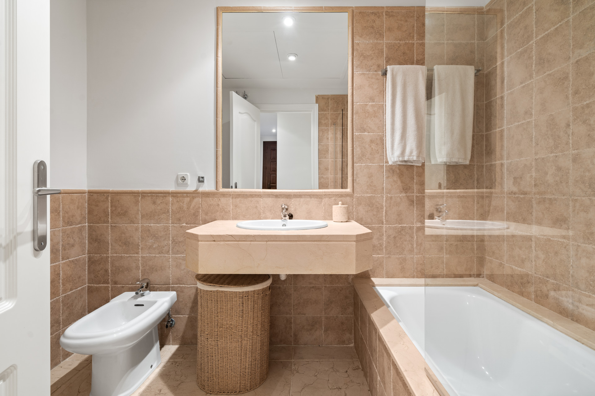 2 Bedroom Apartment in Benahavís - Фото 17