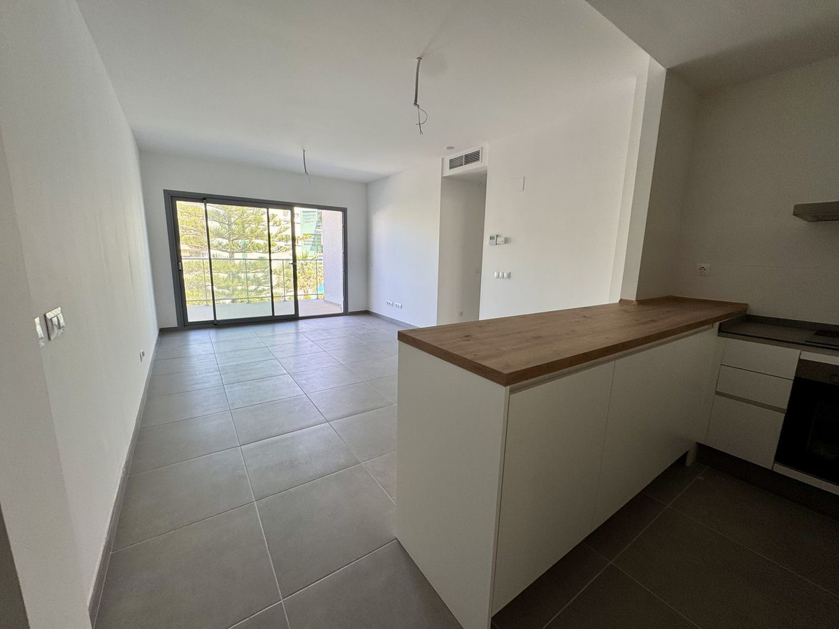 2 Bedroom Apartment in Benalmádena - Photo 19