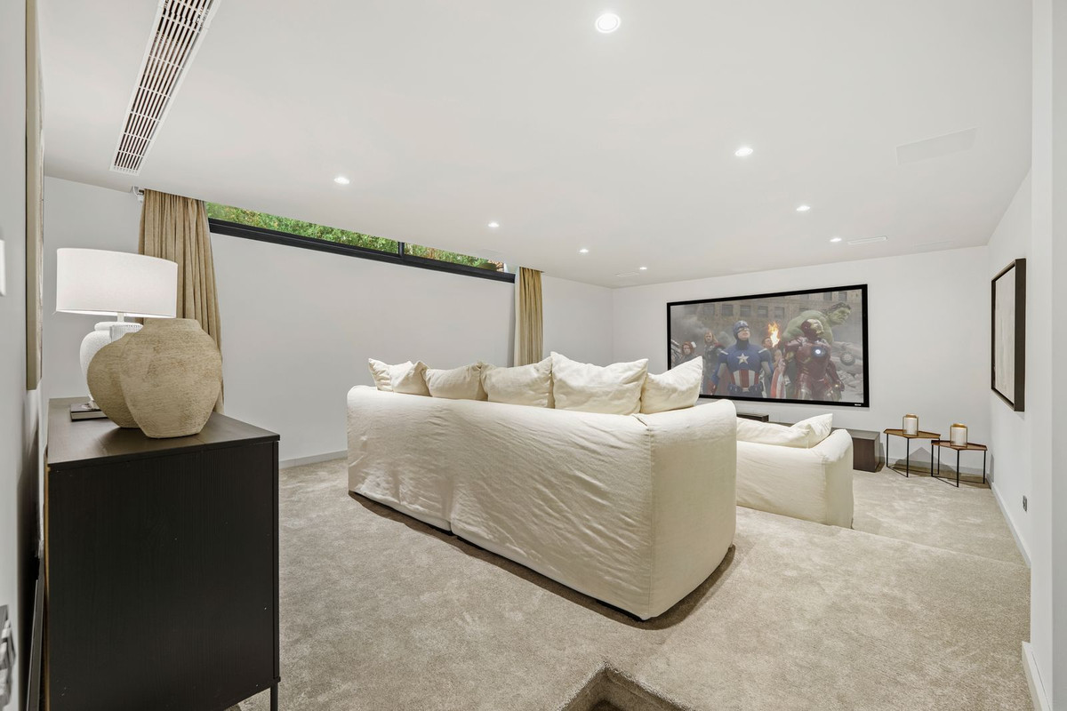 5 Bedroom Villa in Marbella - Photo 29