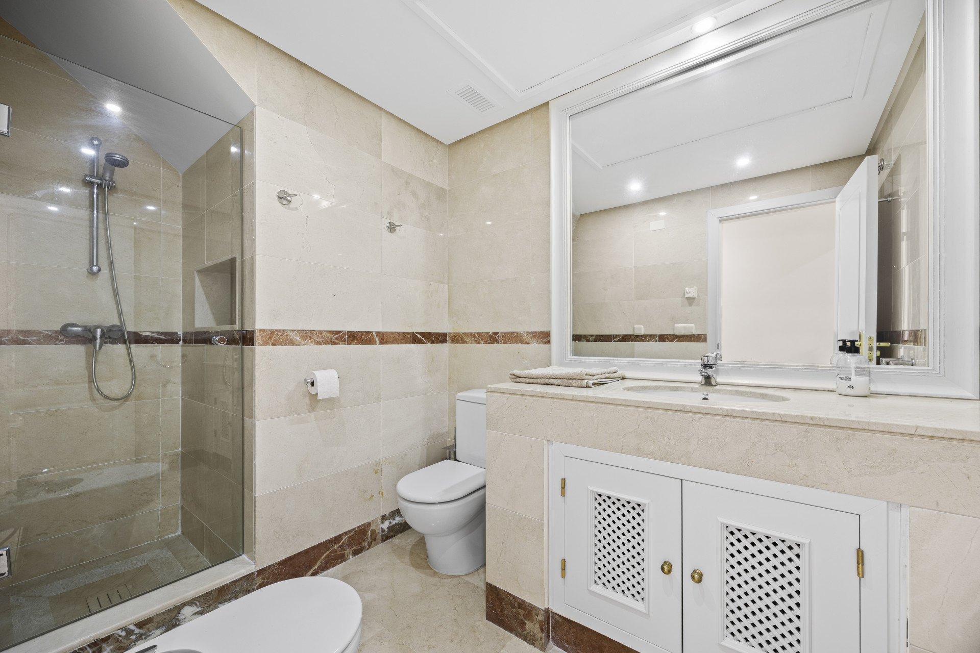 3 Bedroom Penthouse in San Pedro de Alcántara - Photo 20