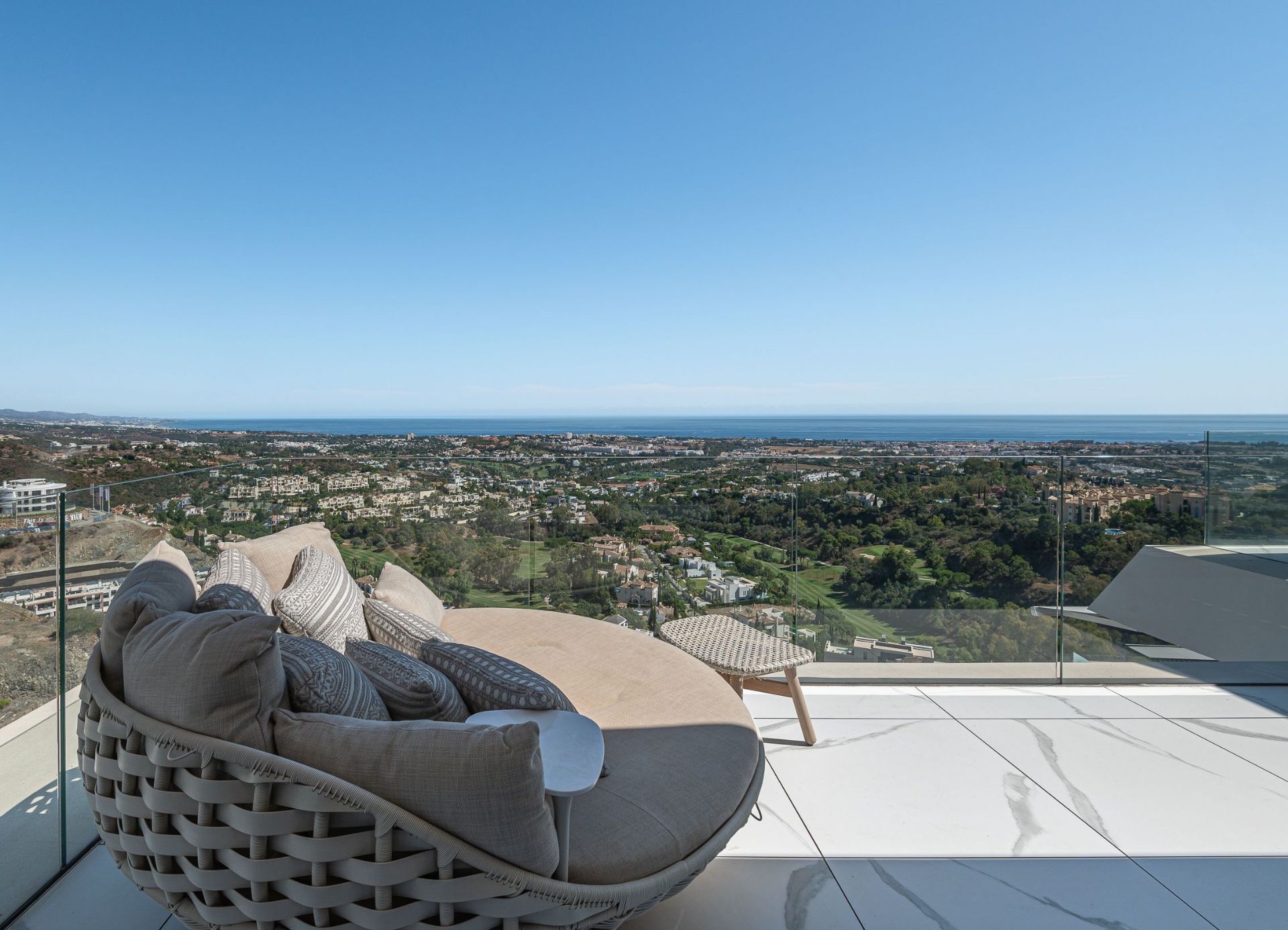3 Bedroom Apartment in Benahavís - Photo 7